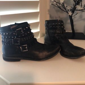 Gianni Bini distressed black biker boots